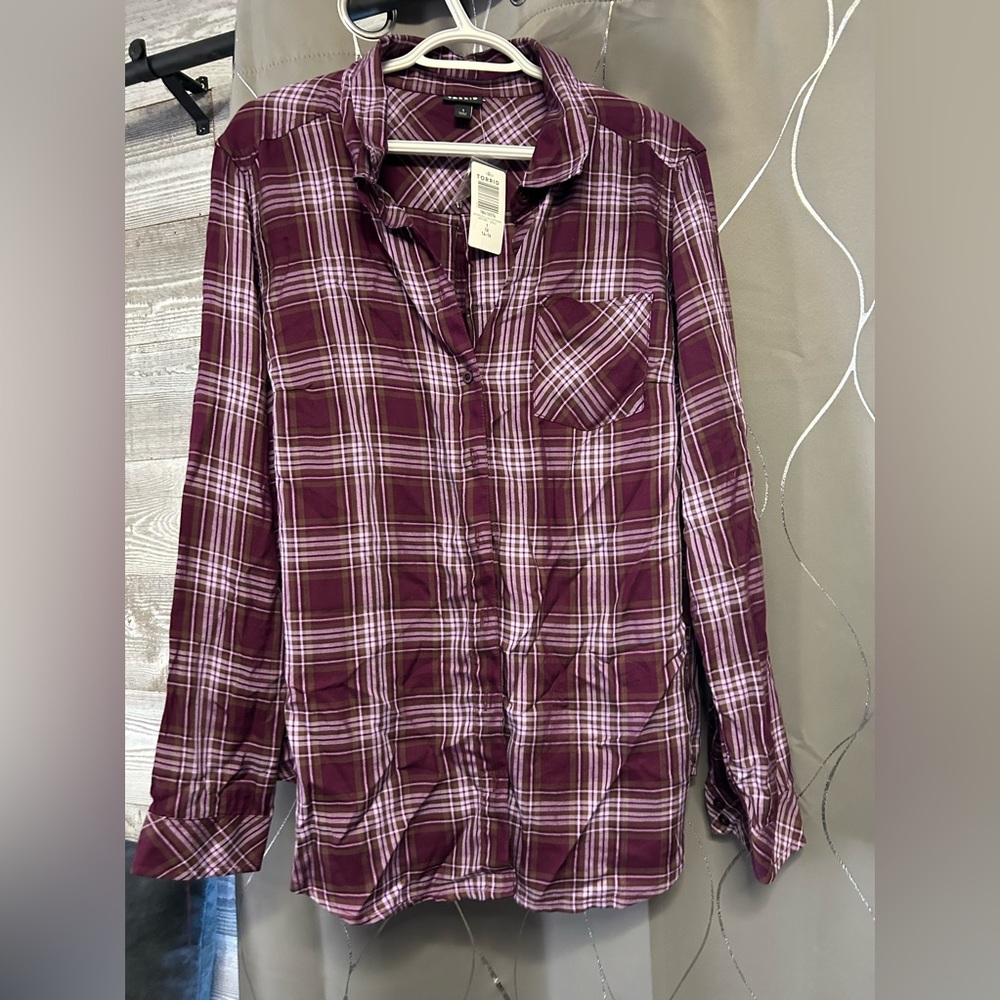 Torrid 1X plaid blouse, very light material (sorry for the wrinkles!)